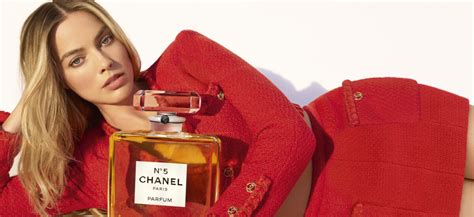 chanel campagna pubblicitaria|Chanel N°5 il nuovo spot con Margot Robbie e Jacob Elordi.